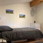 Grosse Schoene Mansardenwohnung Mit 2 Balkonen Apartment