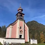 Grosse Schoene Mansardenwohnung Mit 2 Balkonen * Lofer