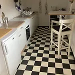Grosse Schoene Mansardenwohnung Mit 2 Balkonen Apartment *