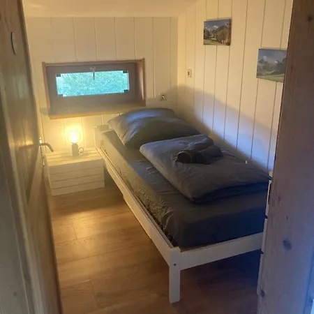 Grosse Schoene Mansardenwohnung Mit 2 Balkonen Apartament