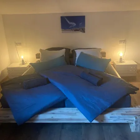 Appartamento Grosse Schoene Mansardenwohnung Mit 2 Balkonen *