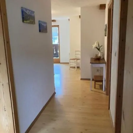 Grosse Schoene Mansardenwohnung Mit 2 Balkonen * Lofer