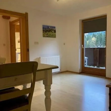 Grosse Schoene Mansardenwohnung Mit 2 Balkonen Apartamento Lofer