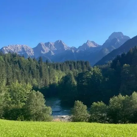Grosse Schoene Mansardenwohnung Mit 2 Balkonen