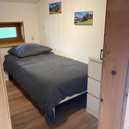 Grosse Schoene Mansardenwohnung Mit 2 Balkonen Apartamento *