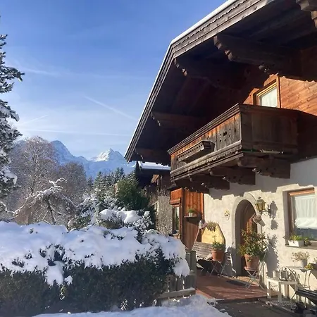 Grosse Schoene Mansardenwohnung Mit 2 Balkonen *