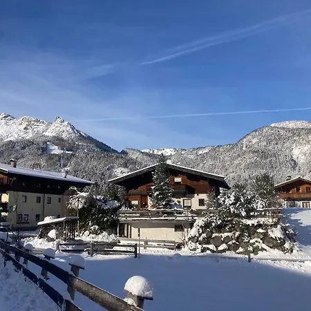 Grosse Schoene Mansardenwohnung Mit 2 Balkonen * ローファー