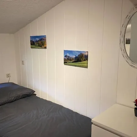 Grosse Schoene Mansardenwohnung Mit 2 Balkonen Apartament *