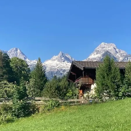 Grosse Schoene Mansardenwohnung Mit 2 Balkonen Apartman