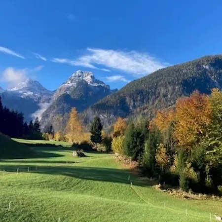 Grosse Schoene Mansardenwohnung Mit 2 Balkonen