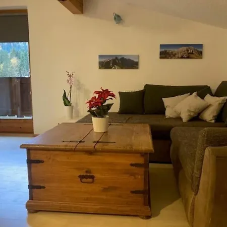 アパート Grosse Schoene Mansardenwohnung Mit 2 Balkonen *