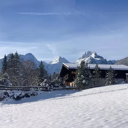 Grosse Schoene Mansardenwohnung Mit 2 Balkonen