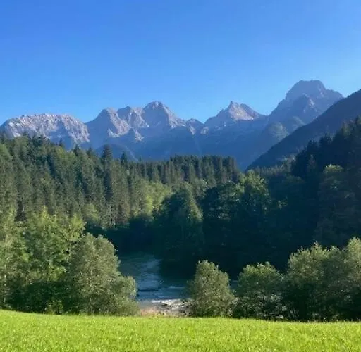 Grosse Schoene Mansardenwohnung Mit 2 Balkonen