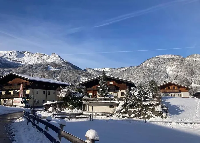 Grosse Schoene Mansardenwohnung Mit 2 Balkonen * Lofer