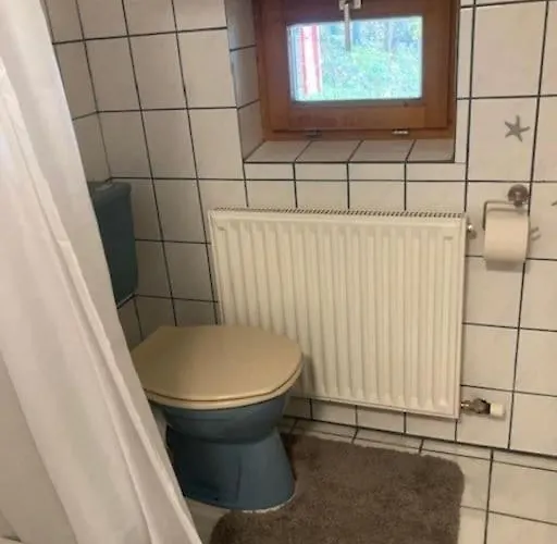 Grosse Schoene Mansardenwohnung Mit 2 Balkonen アパート
