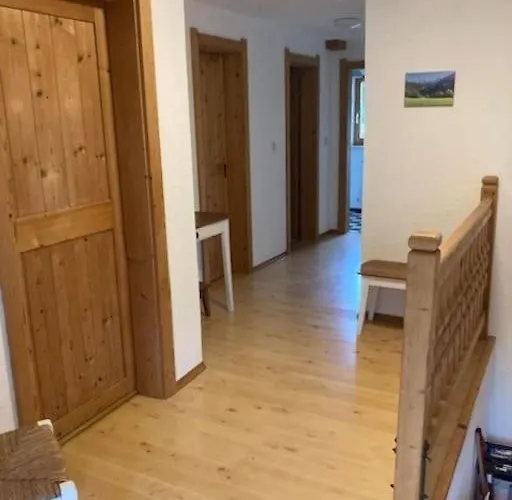 דירה Grosse Schoene Mansardenwohnung Mit 2 Balkonen לופר