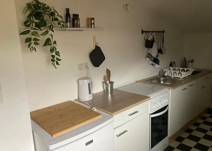 Grosse Schoene Mansardenwohnung Mit 2 Balkonen *