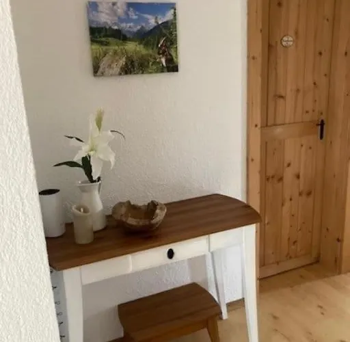 アパート Grosse Schoene Mansardenwohnung Mit 2 Balkonen *
