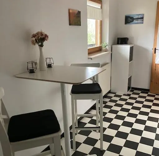 דירה Grosse Schoene Mansardenwohnung Mit 2 Balkonen