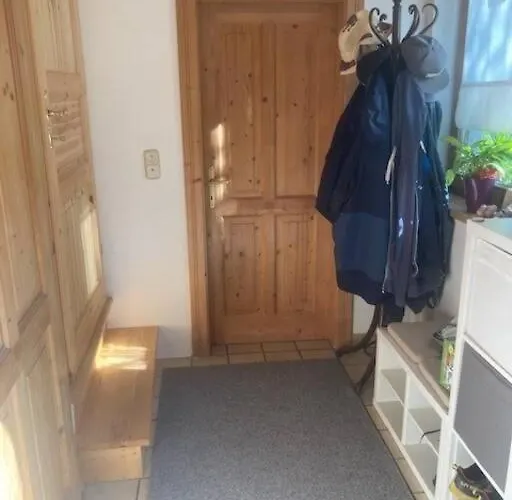Grosse Schoene Mansardenwohnung Mit 2 Balkonen לופר