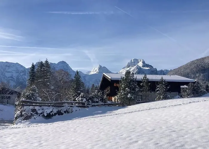 Grosse Schoene Mansardenwohnung Mit 2 Balkonen